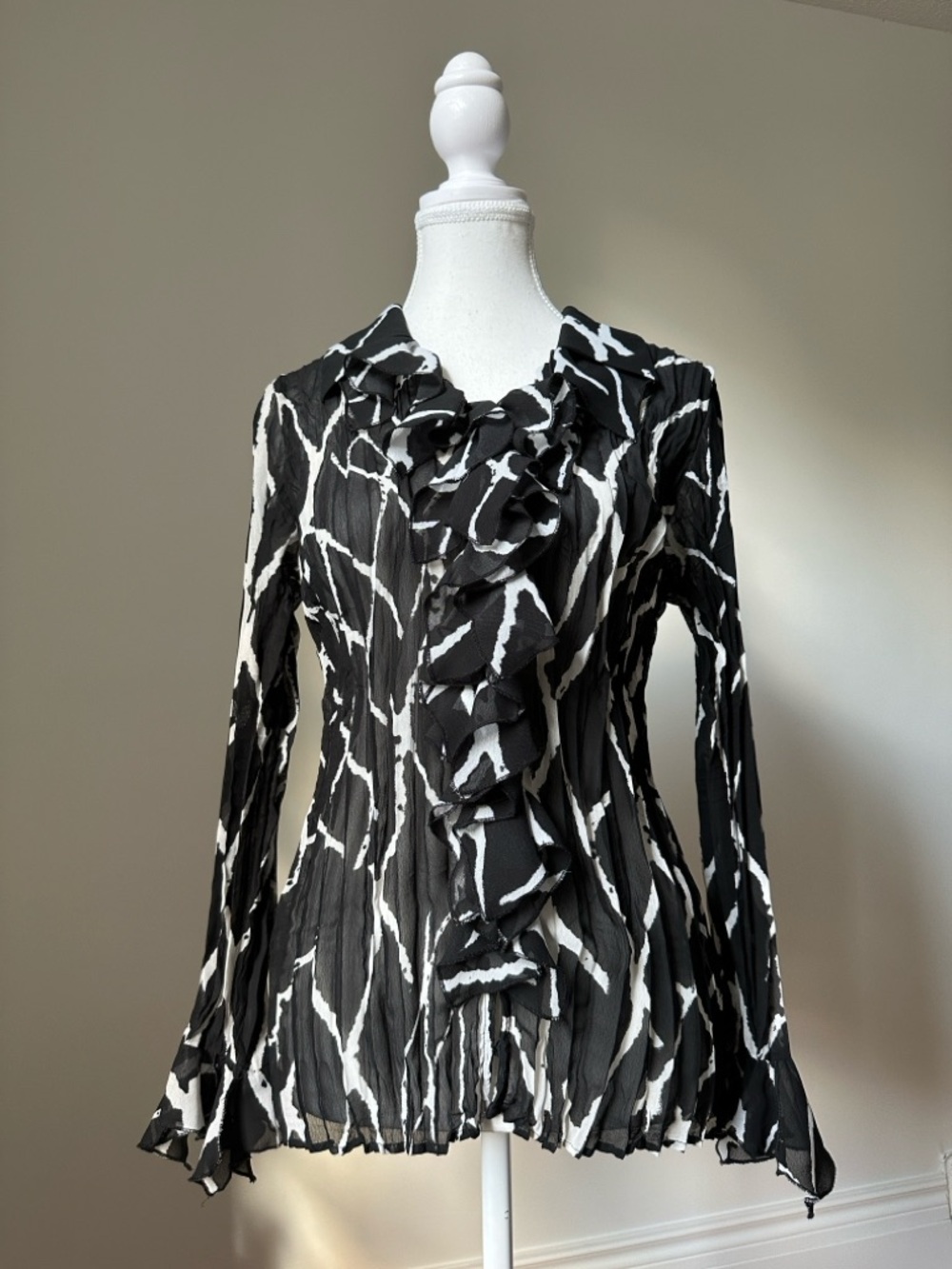 CLEO Y2K Geometric Ruffle Bell Sleeve Preppy Classy Office Blouse Size Small